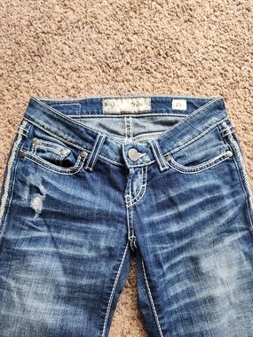 BKE Stella Mid-Rise Women’s Blue Distressed Capri
